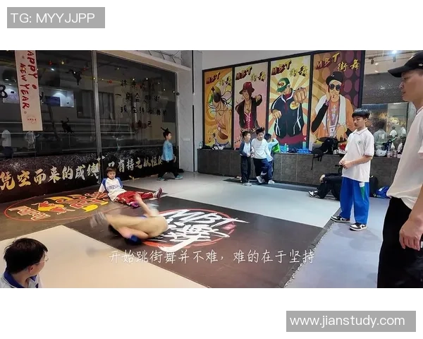 广州街舞队在控制与表现之间的平衡探讨与反思